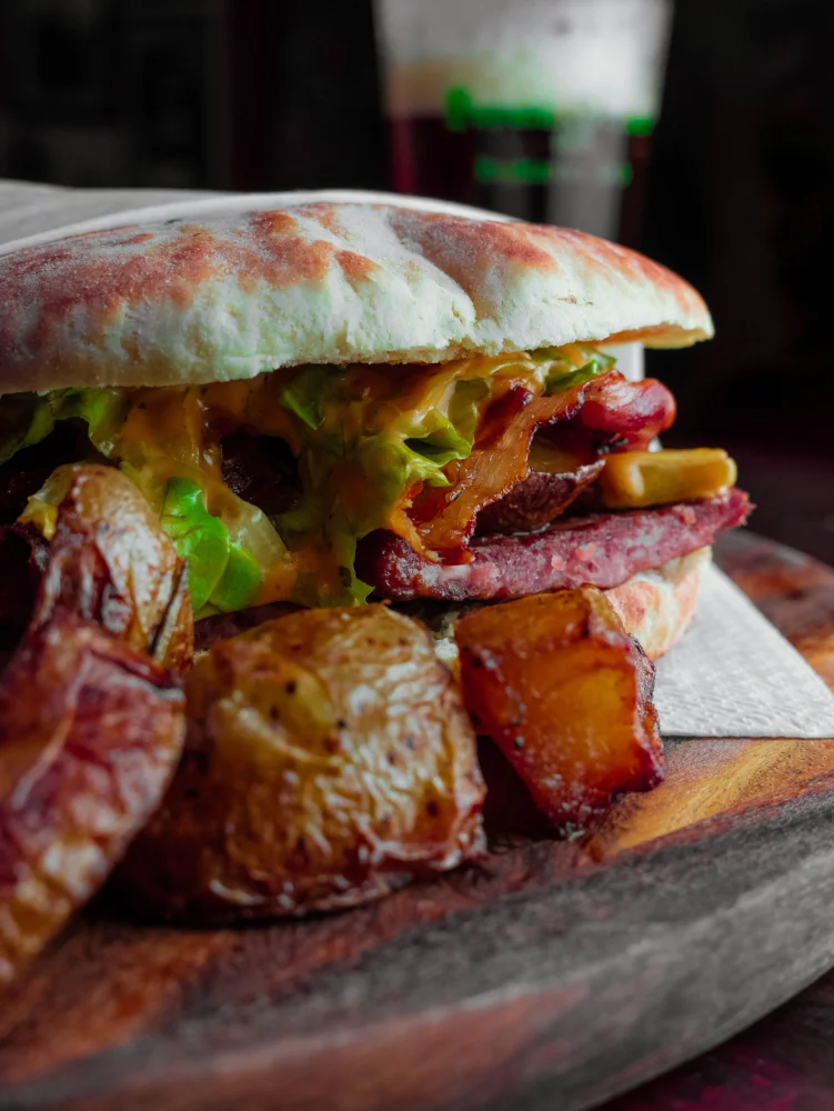 Highlander Pub: Servito con ironia